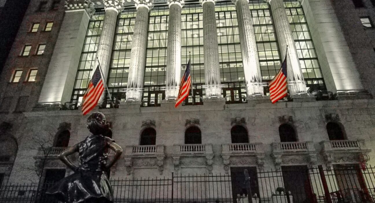 Stocks Settle Mixed as Bond Yields Rise
