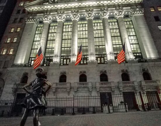 Stocks Settle Mixed as Bond Yields Rise