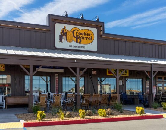Iconic restaurant chain sees traffic drop 6.1% despite $7.99 deals